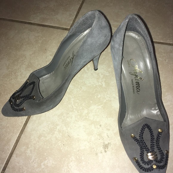 Grey heels - Picture 2 of 5